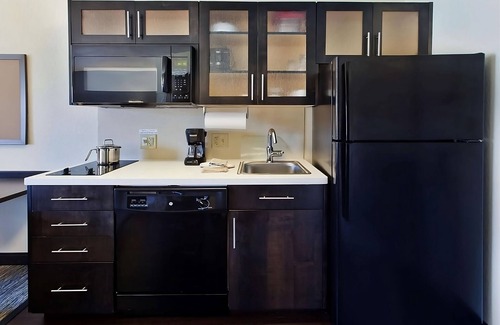 East Congress Hotel | Discover the Texas State Capitol from Prime Location w/Self Parking & Breakfast