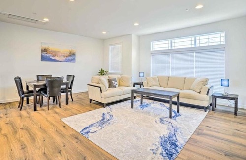 Monroe Villa | Explore Monroe WA: Modern Retreat with Private Yard & Views