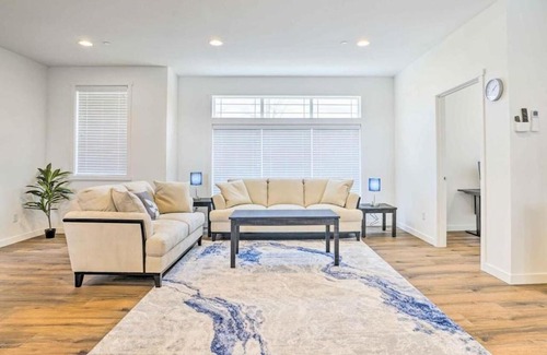 Monroe Villa | Explore Monroe WA: Modern Retreat with Private Yard & Views