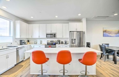 Monroe Villa | Explore Monroe WA: Modern Retreat with Private Yard & Views