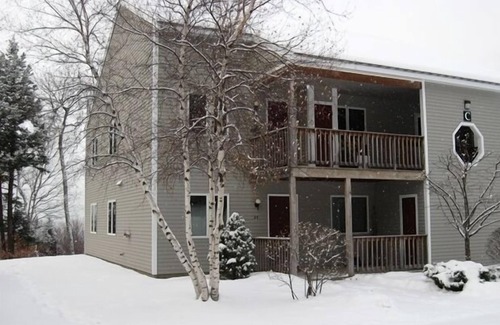 Intervale Condo | Serene NH Retreat with Lake Views and Private Pool