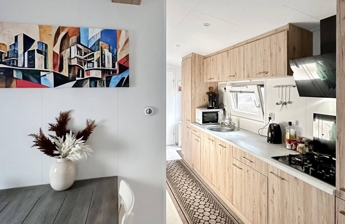 IJhorst House | Family-Friendly Vacation Home with Spa and Breakfast Amenities