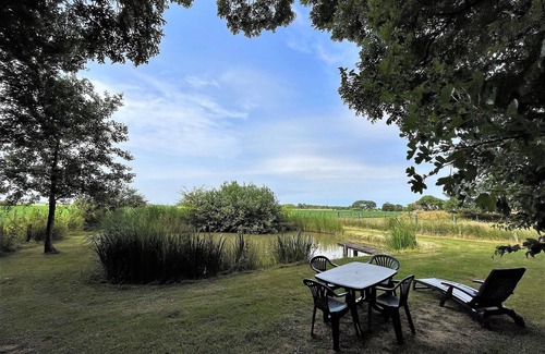 Aventoft Apartment | Discover Tranquility at Fewo Sina: Your Rural Retreat Awaits!
