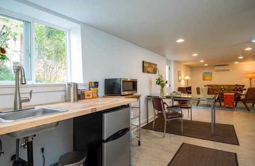 Hosford-Abernethy House | Discover the SE Division Hideout with Spa and Breakfast