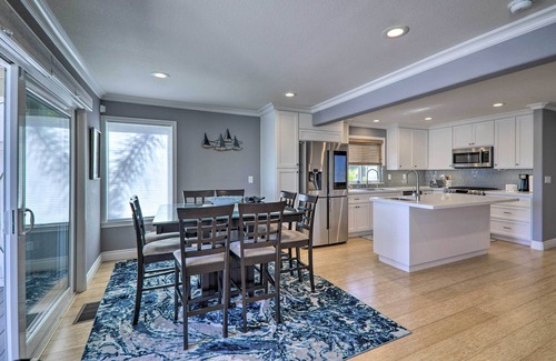 Discovery Bay House | Relaxing Discovery Bay Retreat with Balcony & Boat Dock