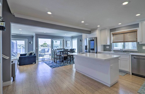Discovery Bay House | Relaxing Discovery Bay Retreat with Balcony & Boat Dock