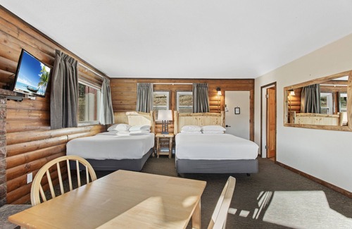 Stanley Hills Cabin | Oceanfront Discovery Lodge with Pool and Spa Experience