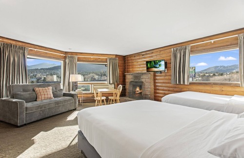 Stanley Hills Cabin | Oceanfront Discovery Lodge with Pool and Spa Experience