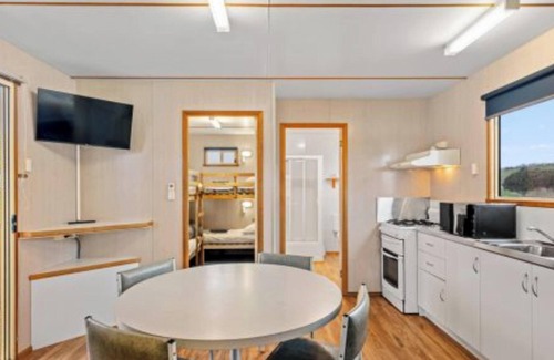 East Devonport Cabin | Oceanfront Discovery Parks - Devonport: Guest Rated 9/10
