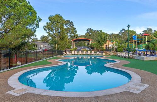 Dubbo Resort | Family-Friendly Discovery Parks - Dubbo with Pool & Kitchen