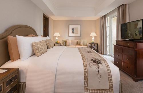 Urdaneta Apartment | Luxury Oceanfront Retreat at Discovery Primea - Guest Rated 9/10