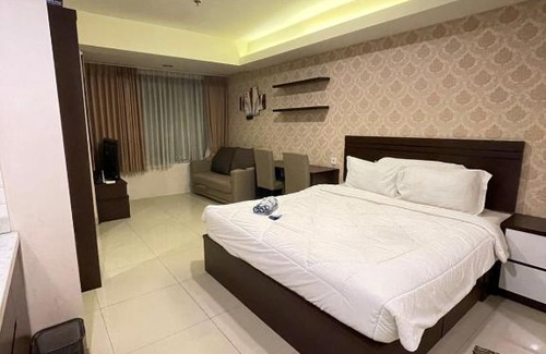 Pekayon Jaya Apartment | Cozy 1BR Retreat with Sofa Bed, WiFi & Pool Access