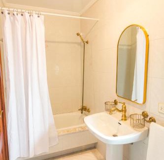 Catasol Apartment | Experience Melide in a Family-Friendly Apartment