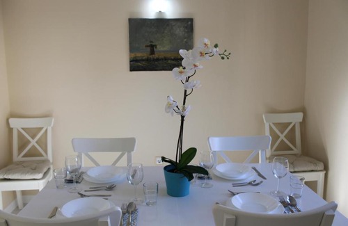 Leon Apartment | Explore León on Foot: Child-Friendly Stay with Top Reviews