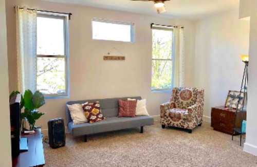 Downtown Baltimore House | Remote Work Haven with Disinfected Space & Fast Wifi