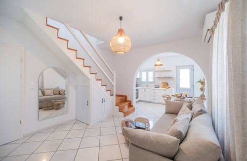 Old Town Naxos House | Top-Rated Disis Residence Naxos with Breakfast & Family Focus