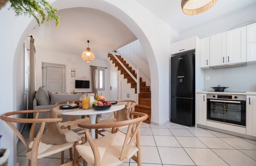 Old Town Naxos House | Top-Rated Disis Residence Naxos with Breakfast & Family Focus