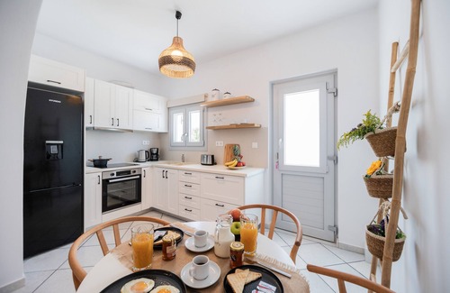 Old Town Naxos House | Top-Rated Disis Residence Naxos with Breakfast & Family Focus