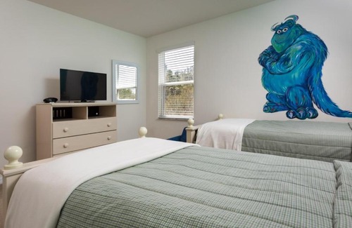 Bellavida House | Family-Friendly Disney Townhouse with Pool & Pet Access