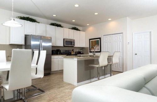 Bellavida House | Family-Friendly Disney Townhouse with Pool & Pet Access