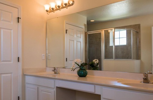 Bellavida House | Family-Friendly Disney Townhouse with Pool & Pet Access