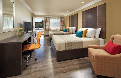 Anaheim Resort Hotel | Disney Trip – Walk to Downtown Disney, Theme Parks & Top Attractions!