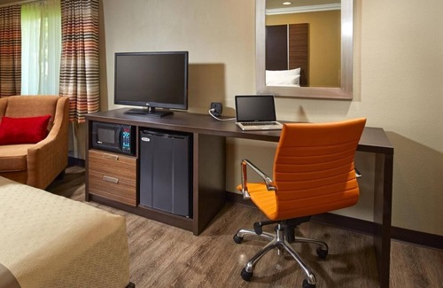 Anaheim Resort Hotel | Disney Trip – Walk to Downtown Disney, Theme Parks & Top Attractions!
