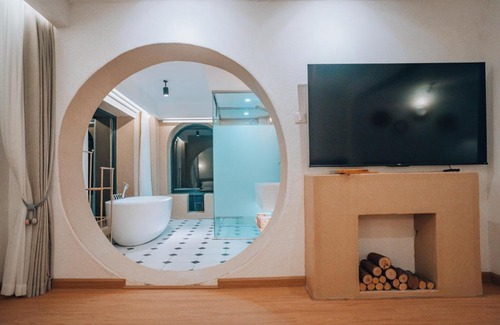 Shenzhen House | Experience Wild Luxury at Distant Mountain Forest Homestay