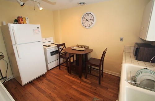 Uniontown Apartment | Experience the Brownstone Flat of Uniontown, Rated 10/10