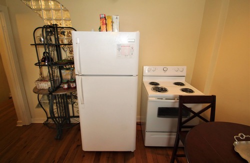Uniontown Apartment | Experience the Brownstone Flat of Uniontown, Rated 10/10