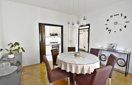 Umag Apartment | Beachside Retreat: Diva House in Umag with Ocean View