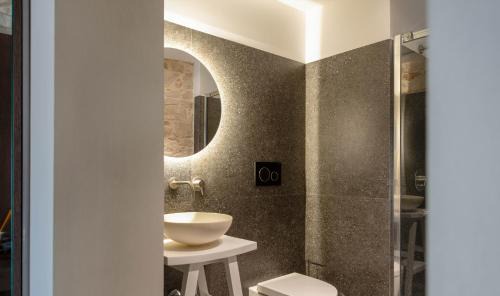 Santeramo in Colle Bed & Breakfast | Pet Friendly Retreat at Divale with Hot Tub & Restaurant