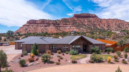 Kanab House | Dive Into Adventure Large Luxury Family Home in Kanab Pool Slide and Hot Tub