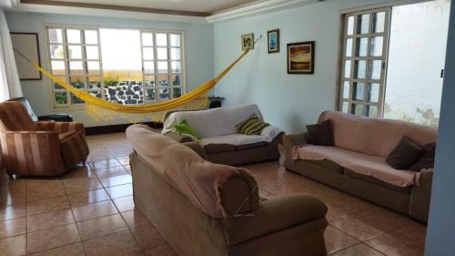 Ipitanga House | Exciting Getaway with Pool and BBQ at Praia de Ipitanga