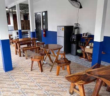 Koh Tao Hotel | Oceanfront Divers House: Family-Friendly Retreat with Views