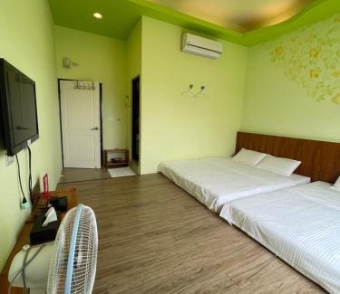 Xiaoliuqiu House | Oceanfront Divewhale Homestay with Kid-Friendly Amenities