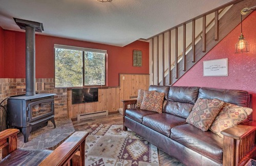 Rainbow Valley House | Cozy Divide Cabin in Colorful Colorado - Family Friendly Stay!