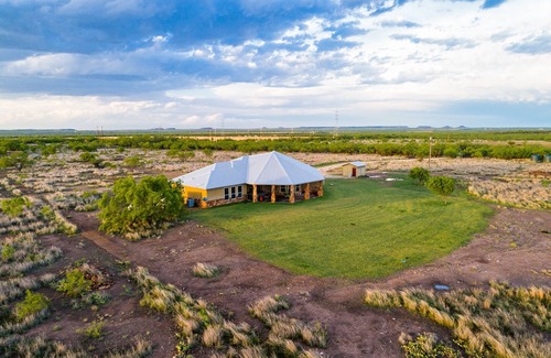San Angelo House | Discover Divided Find Ranch Guest House on 1650 Acres