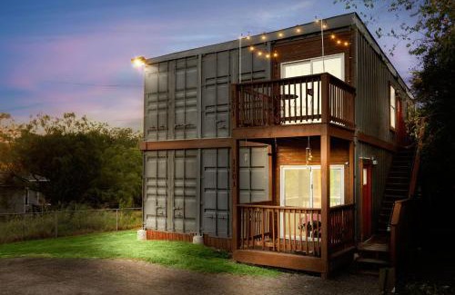 Denver Heights Apartment | Exceptional Family Retreat at Divine Cargo Hotel