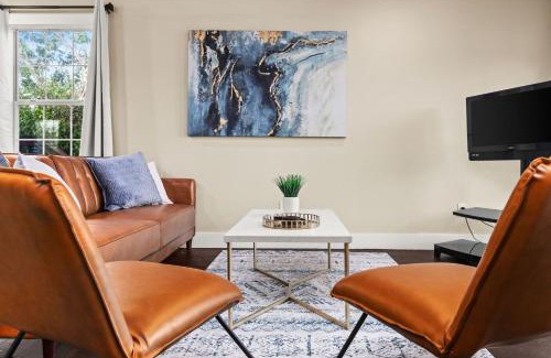 Denver Heights Apartment | Exceptional Family Retreat at Divine Cargo Hotel