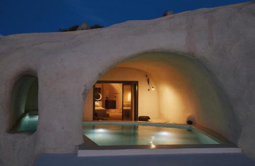 Imerovigli Hotel | Unforgettable Divine Cave Experience with Oceanfront Views