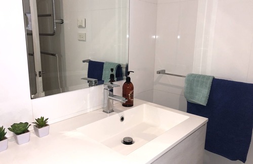Dee Why House | Beautiful Coastal Retreat with Family-Friendly Amenities