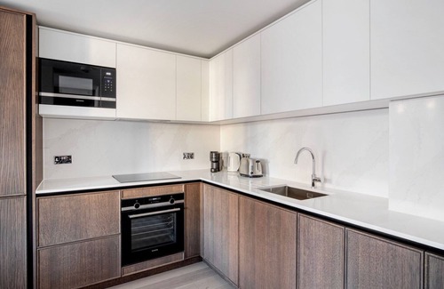 Clerkenwell Apartment | Modern Farringdon 1BR with Pool & Gym, Close to Dining