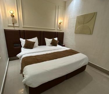 Karnal Hotel | Divine Hotel