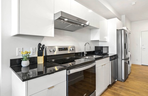 City Centre Apartment | Divine King Suite: Pet Friendly Oasis in Downtown
