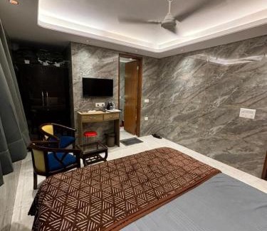 Lajpat Nagar Bed & Breakfast | Divine Residency
