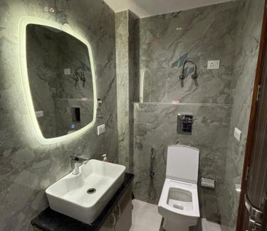 Lajpat Nagar Bed & Breakfast | Divine Residency