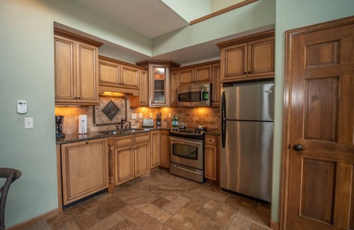Stanley Hills Condo | Elegant Venetian-Style Loft with Private Hot Tub & Patio