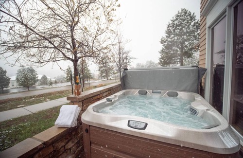 Stanley Hills Condo | Elegant Venetian-Style Loft with Private Hot Tub & Patio