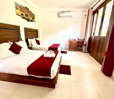 Anuradhapura Hotel | Divine Villa: Family-Friendly Stay with Top Ratings